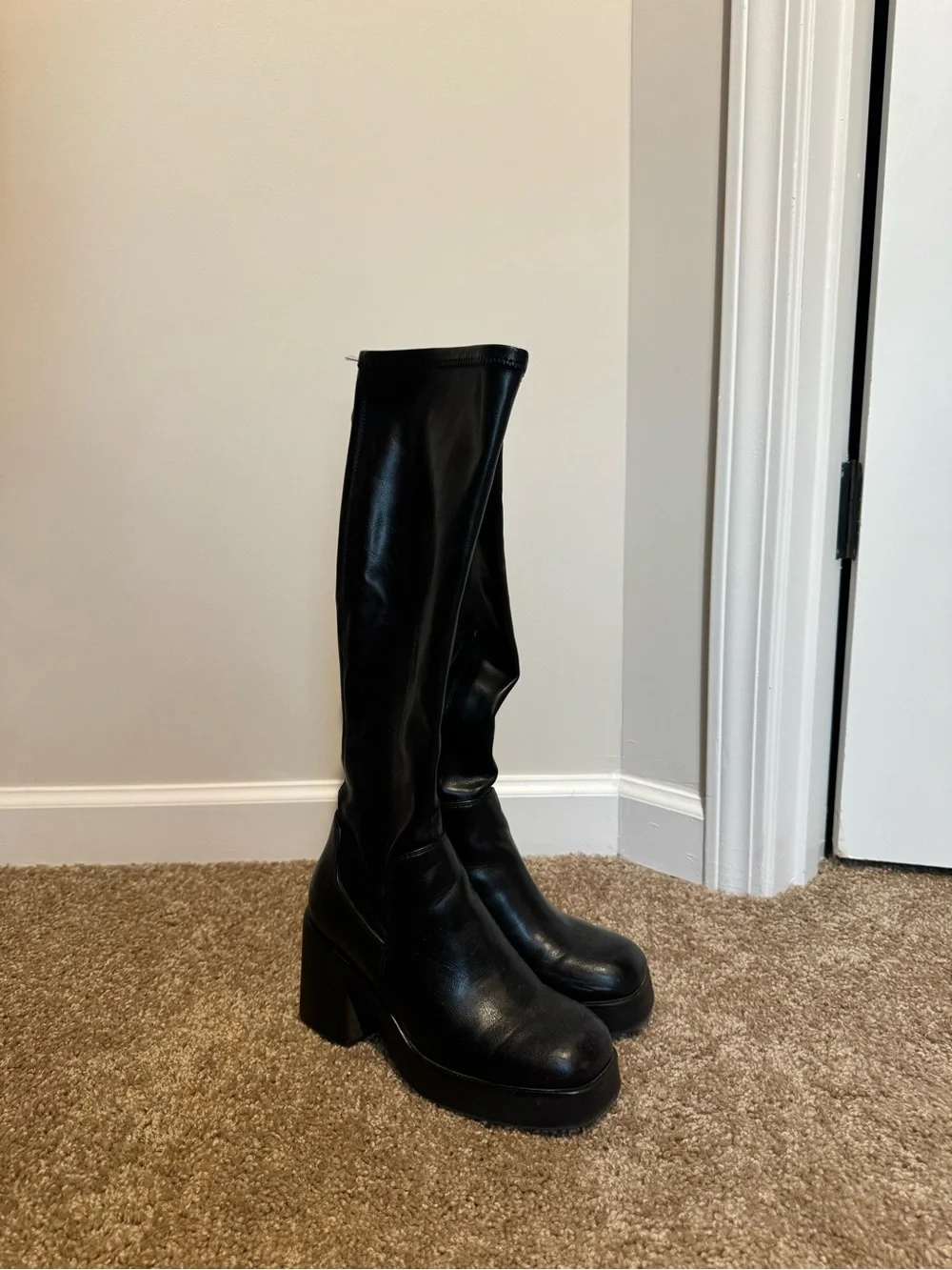 Black Knee-High Platform Boots - Women's Stylish boots